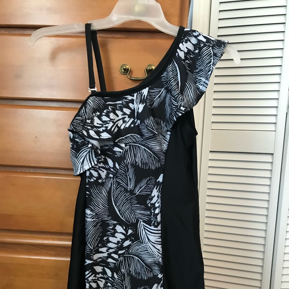 Black and white medium swim dress.